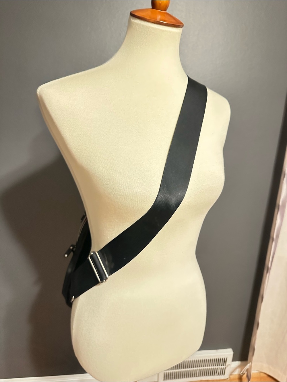 Harvest Label CONNECT Black Sling Backpack Crossbody Bag Osaka Japan - Picture 9 of 10